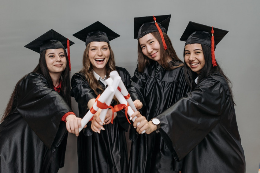 WHAT ARE THE DISTINGUISHING FEATURES OF MBA PROGRAMS?