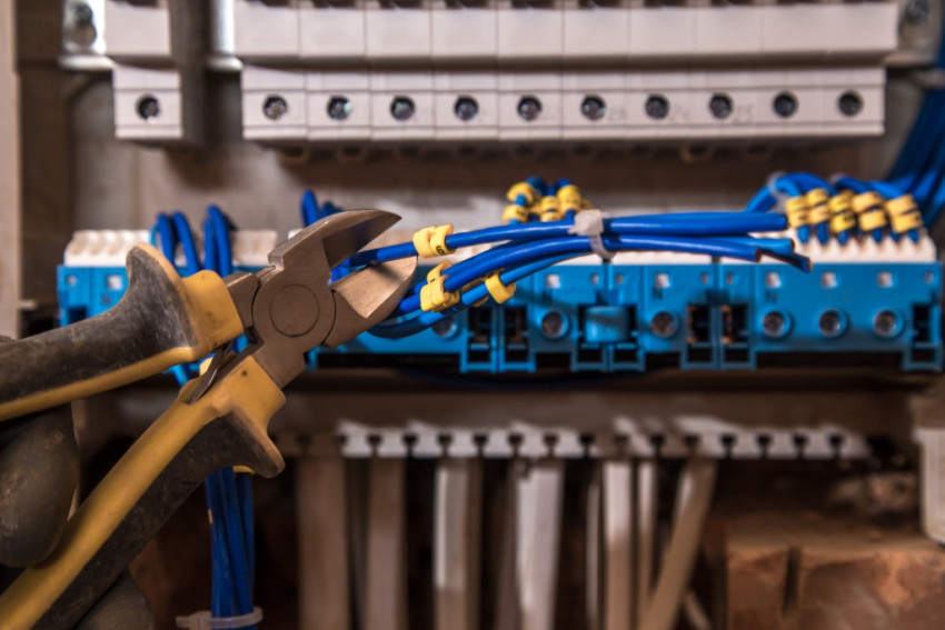 What is the difference between Cable Ladders and Cable tray systems?