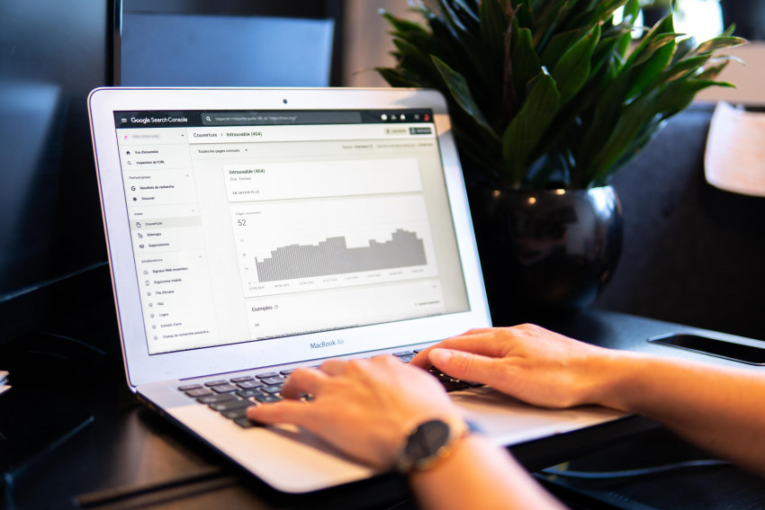 Tips on How  to Increase Website Traffic & Site Visitors in 2022