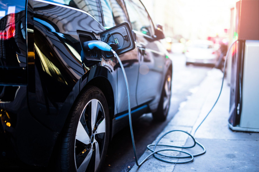 The First Electric Car Made in the UAE: Al-Damani DMV 300