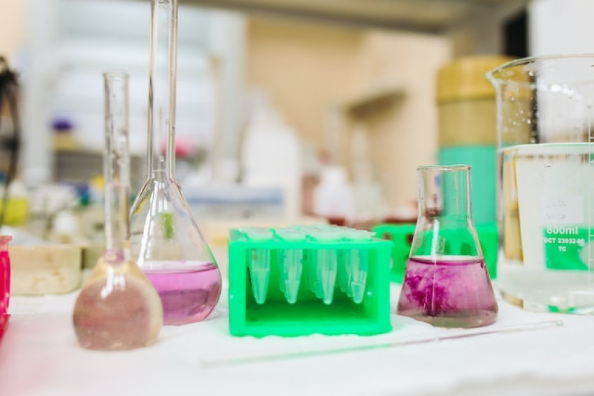 Is sodium permanganate toxic to humans?