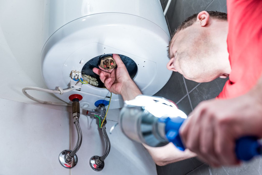 Emergency Situations: When to Immediately Call a Hot Water Service Expert