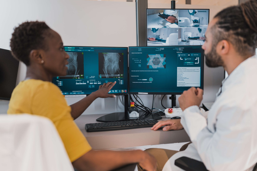 What is the market trend of healthcare industry in India?
