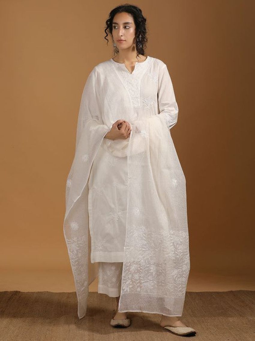 Exploring Different Styles of White Kurtis: A Timeless Wardrobe