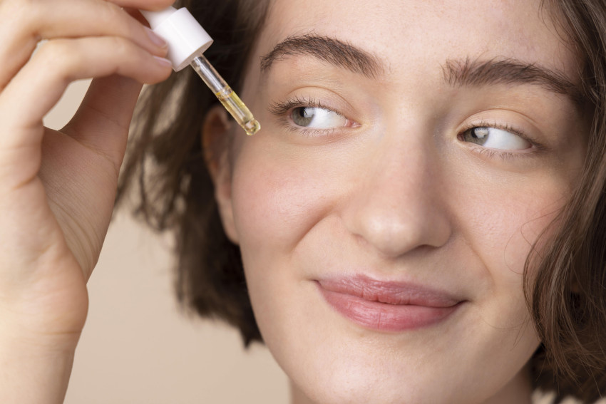 How Does Careprost Eyelash Serum Work To Enhance Lash Growth?