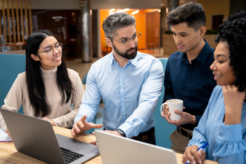 Can I do PhD while doing a job in India?