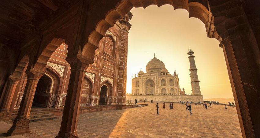 Discover Enchanting Kerala with a Taj Mahal Trip for An Unforgettable Experience