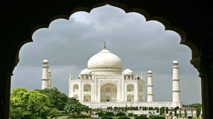 Visit Taj Mahal- A Monument Built Out of Immense Love and Memory