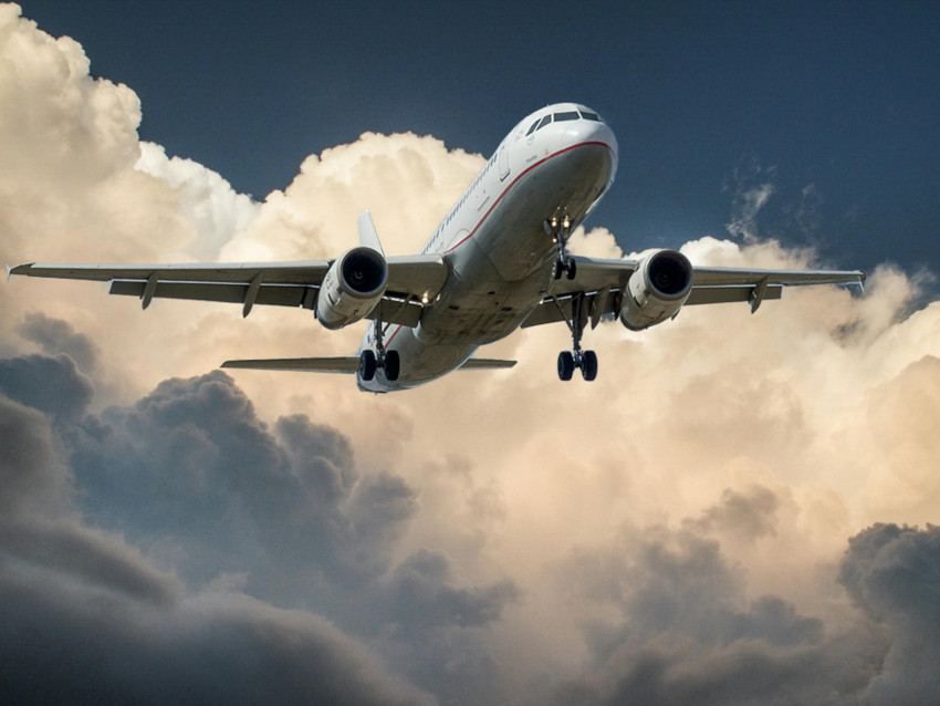 How do I talk to a live person at Qatar Airways