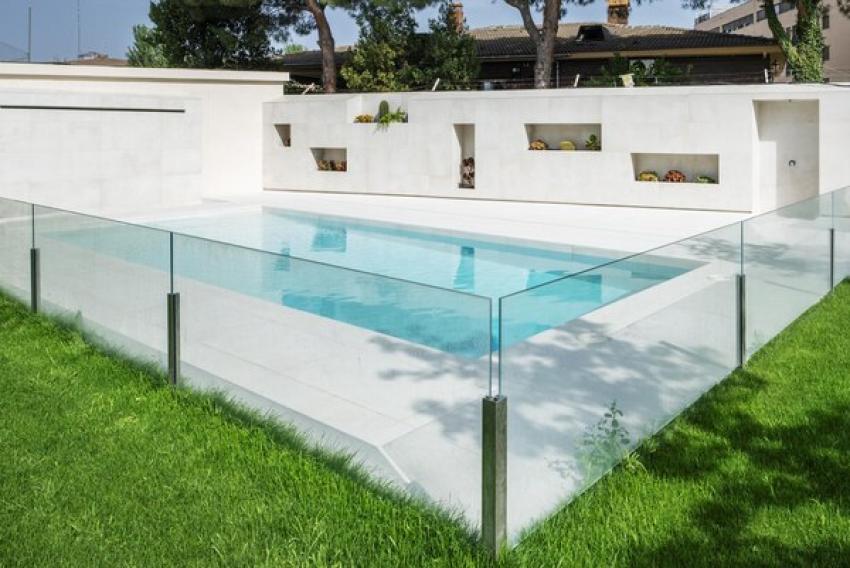 Which Is the Best Option, Glass or Aluminium Fencing?