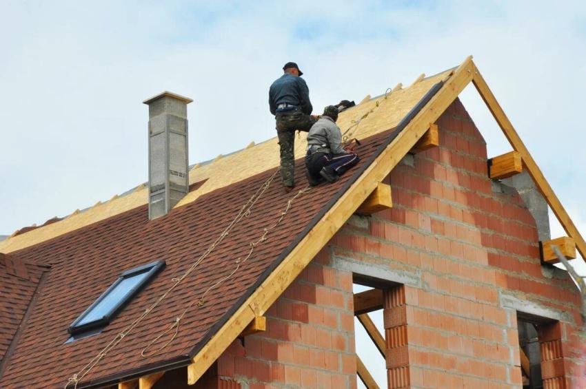 Seasonal Guide to Residential Roofing: When Should You Book?