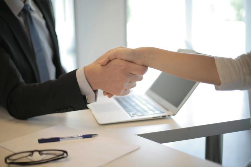 Should You Use a Job Consultancy in Delhi for International Jobs?