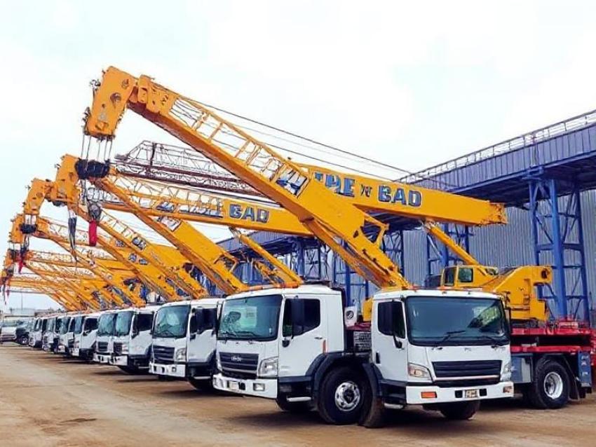 5 Tips for Choosing the Right Truck Cranes