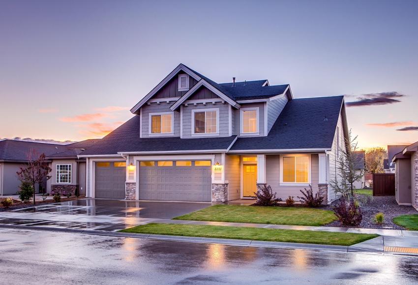 How to Hire Commercial Property Management Services? 10 Smart Questions to Ask