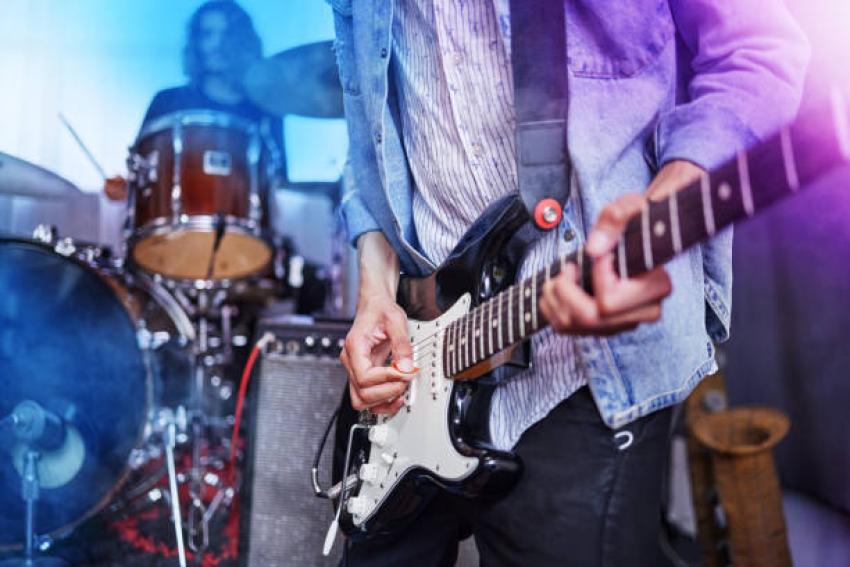 Is an Expert Guitarist Really Born or Made Through Practice?