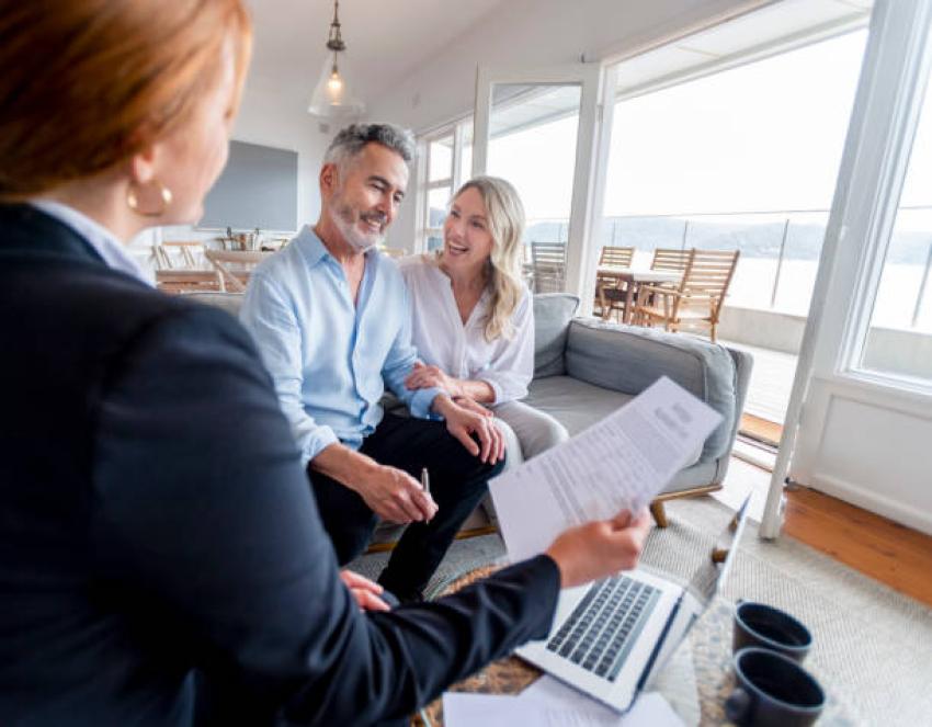 Can Real Estate Agent Services Help You Navigate Regulatory Shifts?