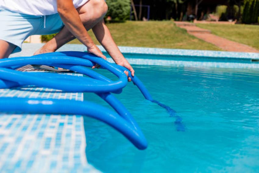 Can Pool Services Handle Cloudy Water Problems Fast?