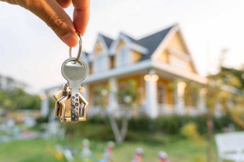 How Can a Real Estate Agency Simplify Your First Home Purchase?