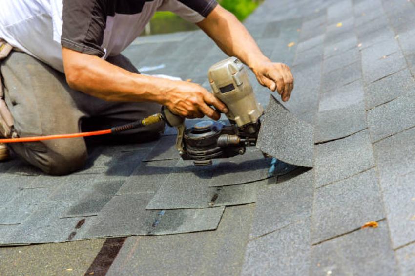 10 Clear Signs Your Roof Needs Help in 2025