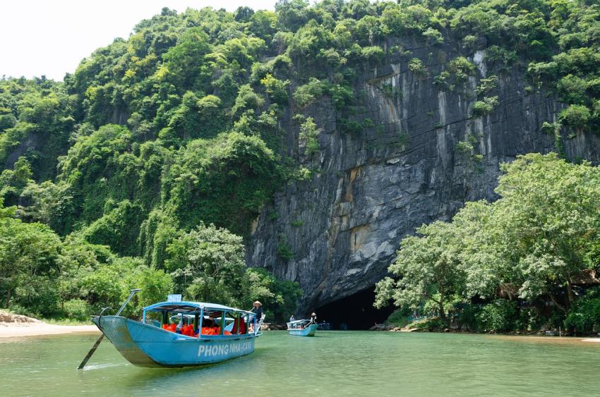 Budget Friendly Trip in Kerala: Best Stays, Food & Travel Hacks