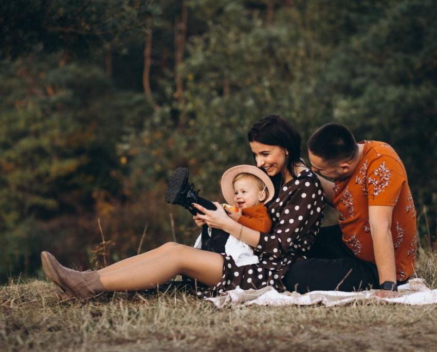 The Ultimate Guide to Family Photography: 7 Tips for a Stress-Free Session