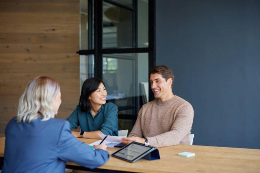 How an Expert Mortgage Broker Boosts Your Buying Power