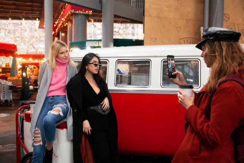 10 Fun Ideas For A Christmas Event On A Party Bus?