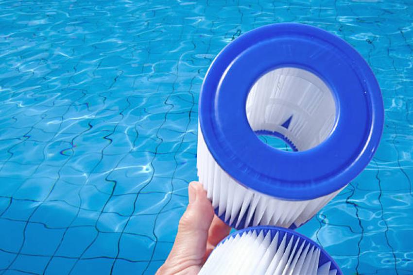 How Do Pool Cleaning Services Solve Pool Hygiene Problems?