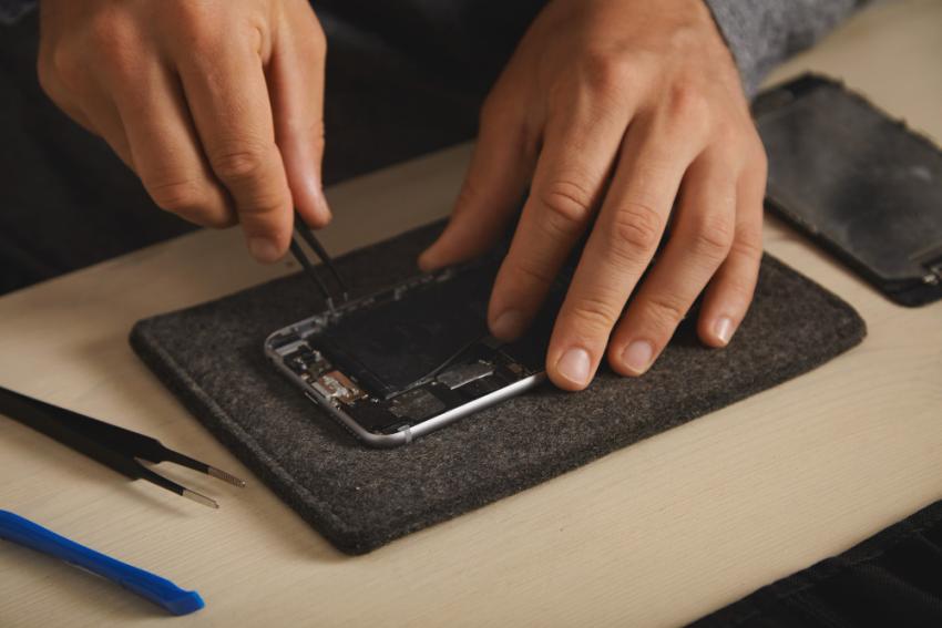 Signs You Need an iPhone Battery Replacement