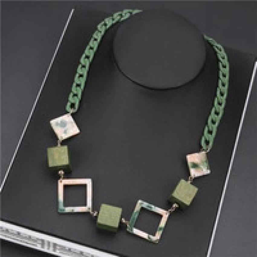 Elegant Neck Accessories for Every Dress Style