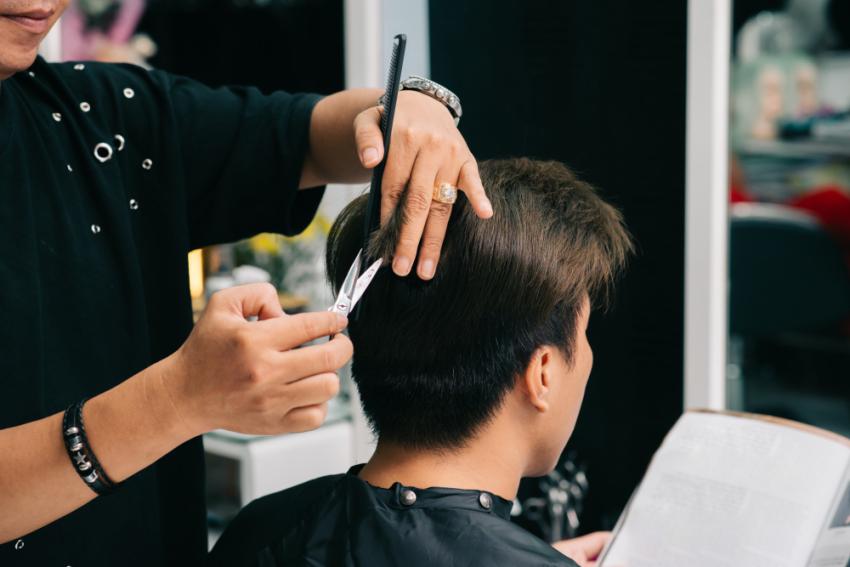 How to Choose the Best Haircuts in Denver for Your Face Shape