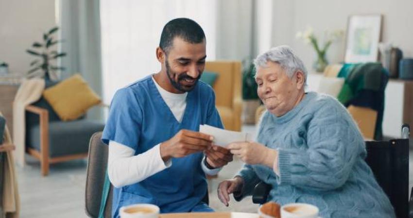 How do the Best Memory Care Services Slow Cognitive Decline Safely?
