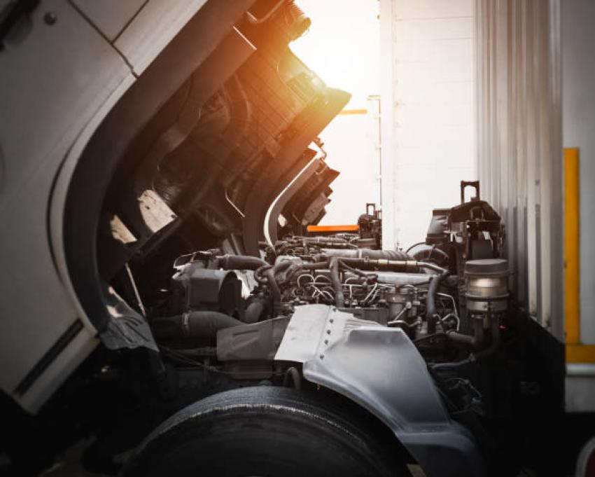 How Commercial Truck Repair Services Reduce Unexpected Stops