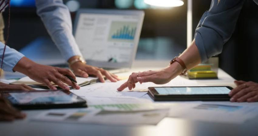 How Does Stock Investing Support Help With AI Stock Trends?