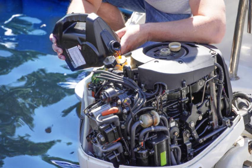 How Do Mobile Boat Repair Services Repair Salt Corrosion?