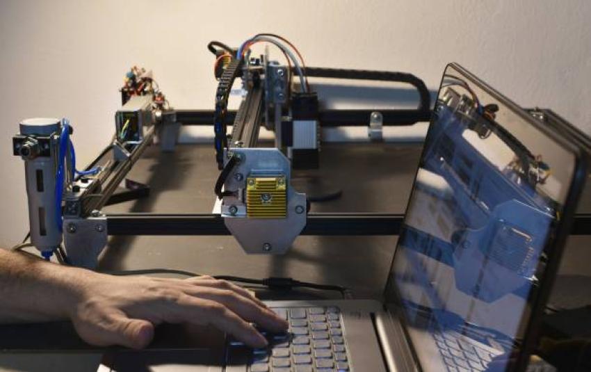 Why Laser Engraving Services Work Well For Personalized Décor
