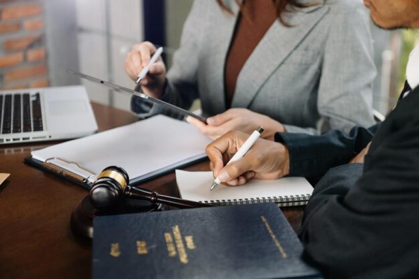 How the Best Immigration Lawyer in Calgary Helps With Permanent Residency Applications