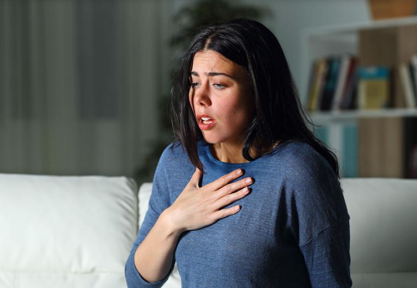 6 Woman Panic Attack Symptoms And How To Manage Them