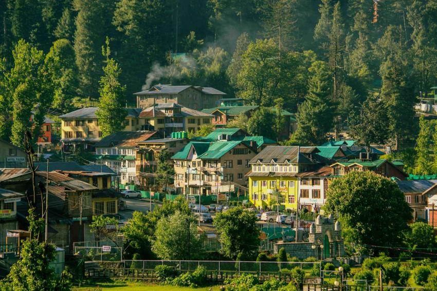 Kufri Honeymoon Guide: Snow Activities & Romantic Experiences