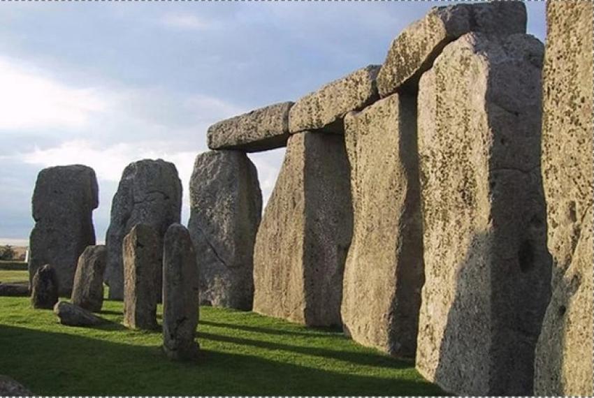 Stonehenge Tours from London with Oxford Day Trips