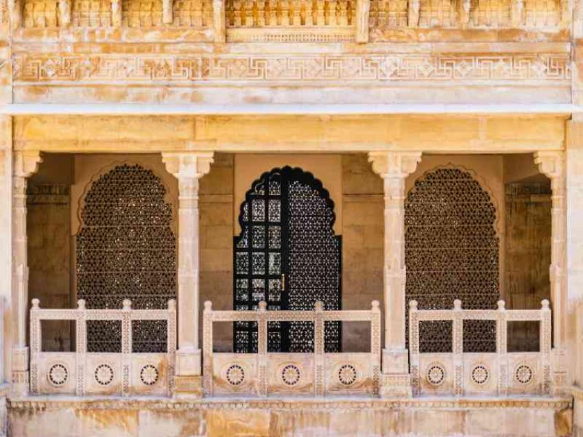 3 Days Udaipur Tour Package Covering Lakes, Forts & Palaces