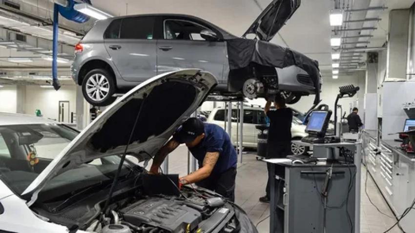 How Servicing Increases Battery Life of a Car in Summer?