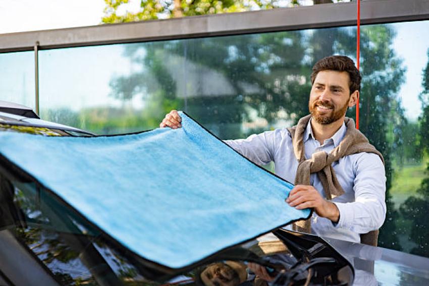 How Do Best Auto Glass Services Handle Emergency Glass Damage?