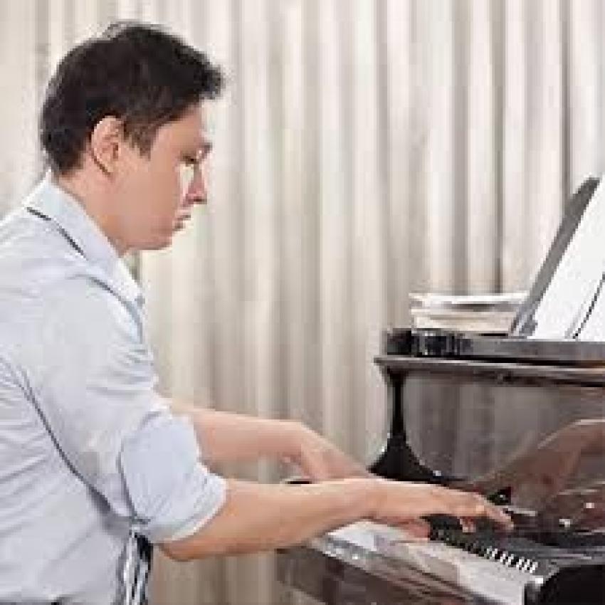 How Beginners Progress Faster With a Private Piano Teacher