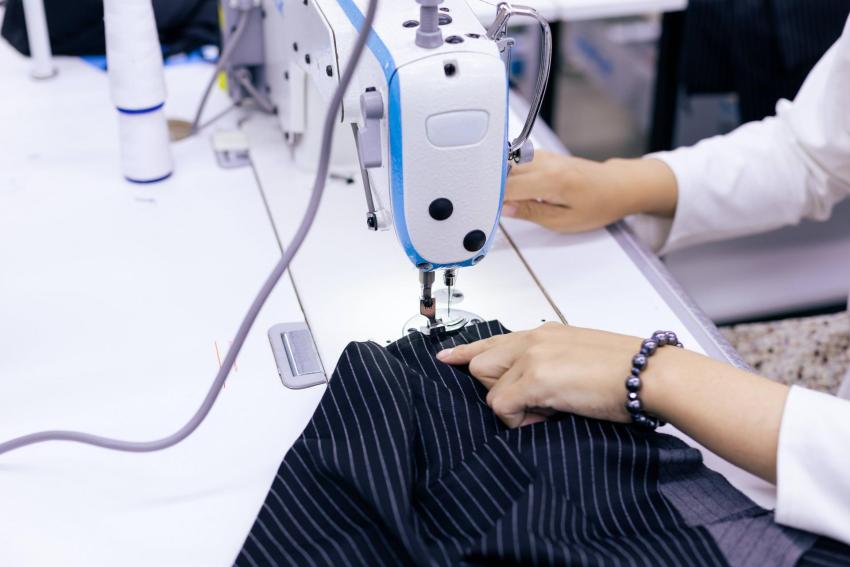 Finding the Best Clothing Manufacturers in USA for Startups