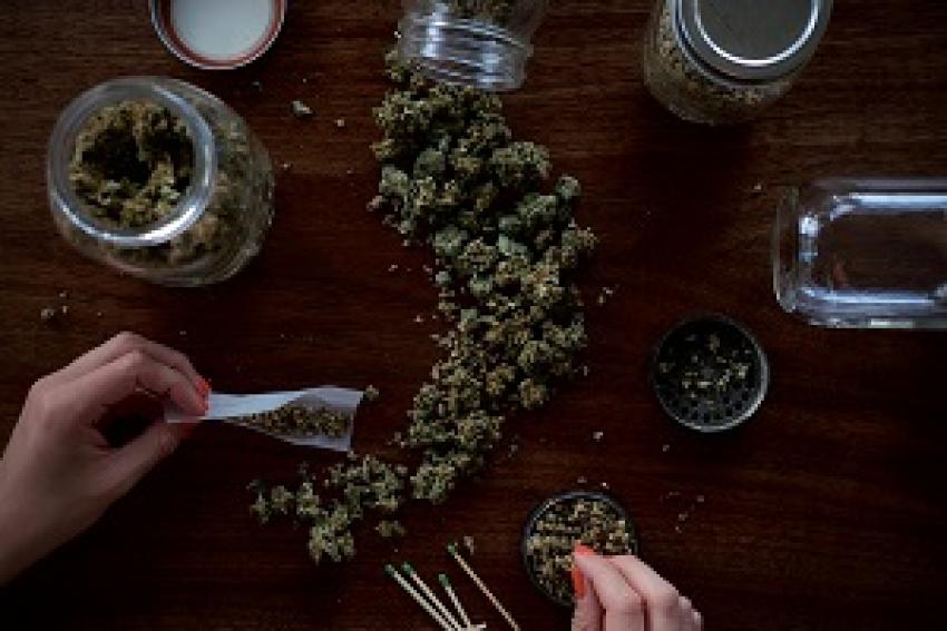 Why Medical Cannabis Patients Prefer Tinctures Over Smoking