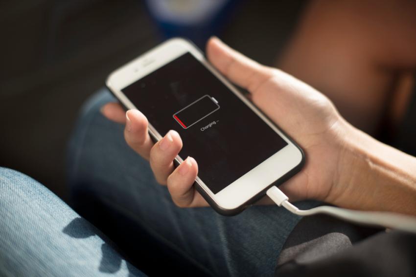 7 Warning Signs You Need iPhone Battery Replacement in Orlando