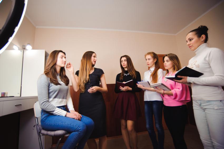 Why Taking a Makeup Class in Dallas Can Change Your Career
