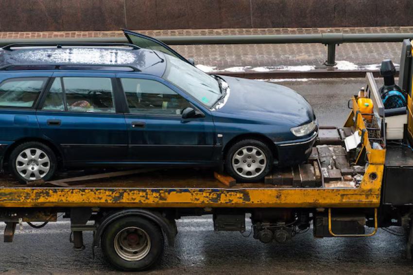 What Calgary Residents Should Know Before Using Vehicle Removal Services