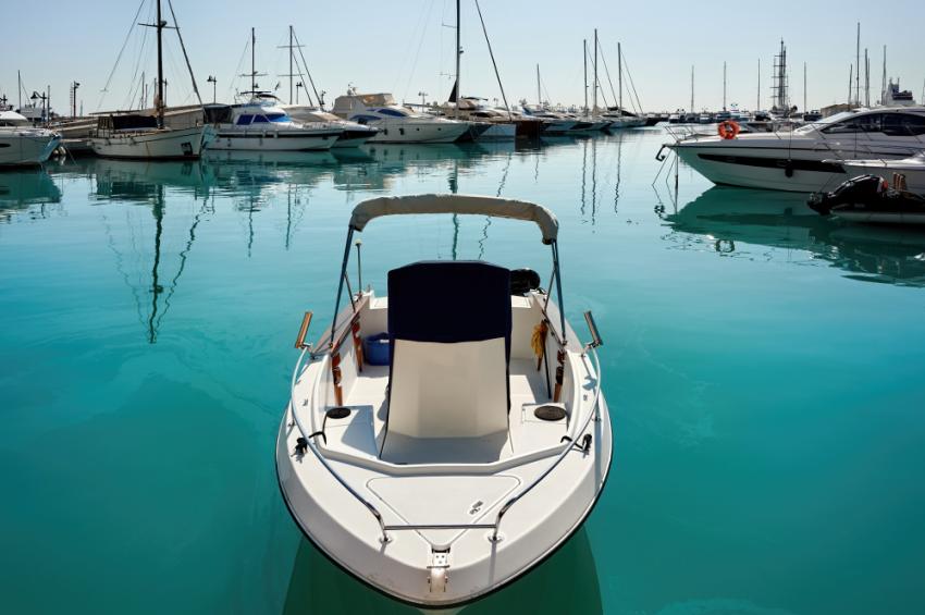 What Makes Yacht Charter on Lake Lewisville Perfect for Luxury Weekend Getaways